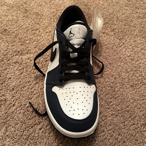 Nike Men’s shoe - Picture 2 of 4